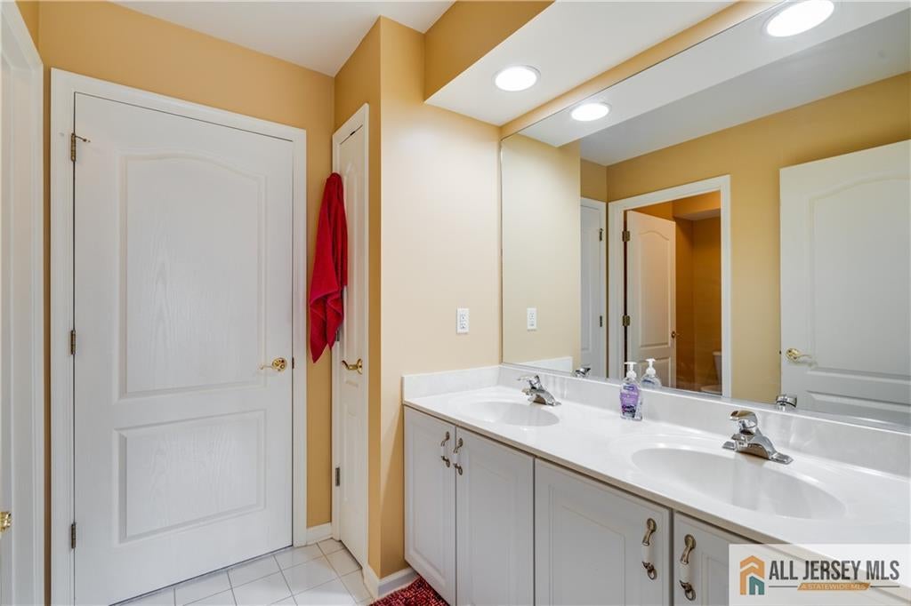 Marlboro, New Jersey, 07746, United States, 5 Bedrooms Bedrooms, ,5 BathroomsBathrooms,Residential,Active,1985594