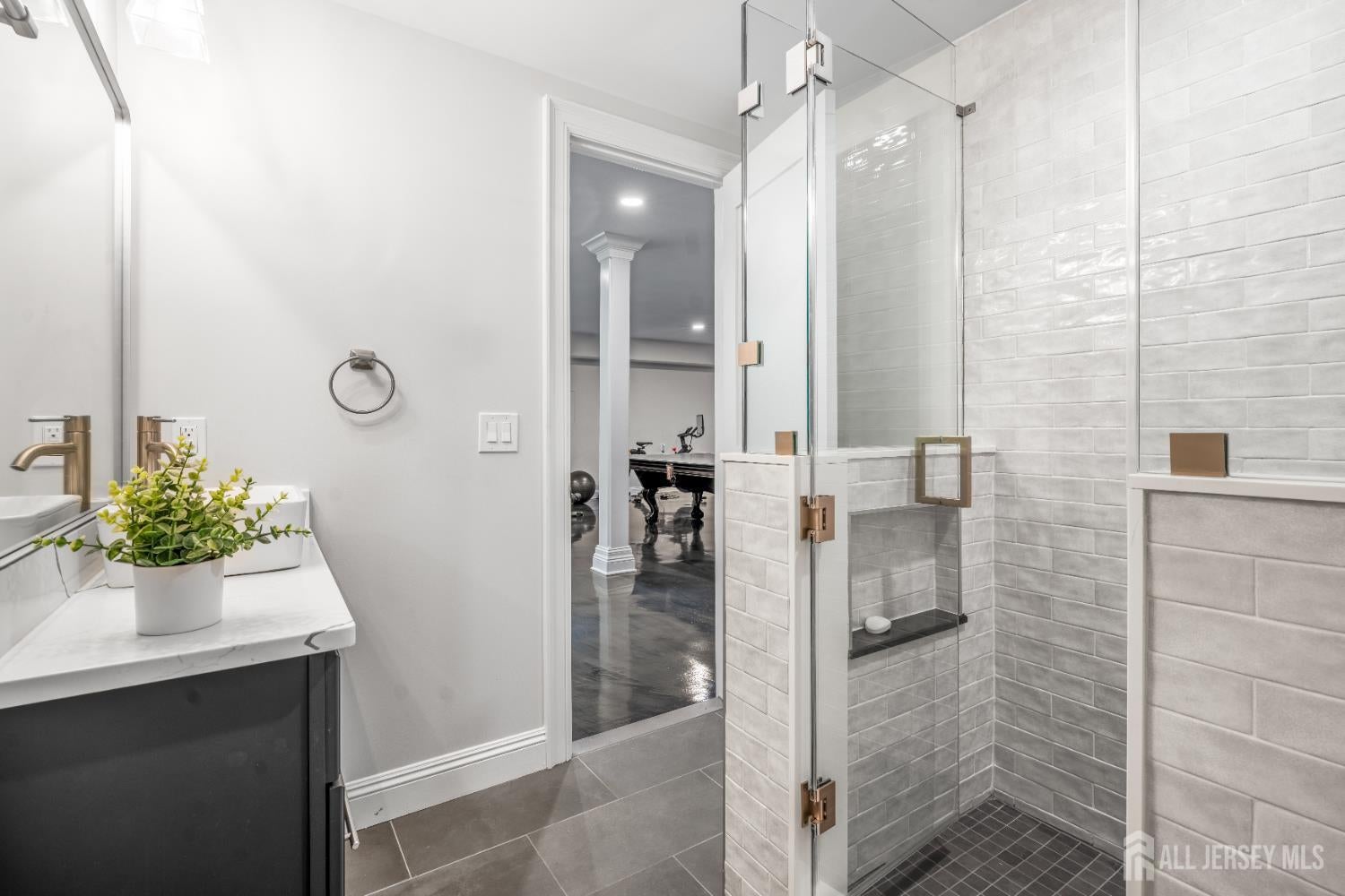 East Brunswick, New Jersey, 08816, United States, 5 Bedrooms Bedrooms, ,6 BathroomsBathrooms,Residential,Active,1946514