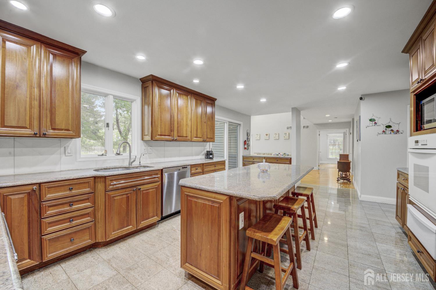 Plainsboro, New Jersey, 08536, United States, 5 Bedrooms Bedrooms, ,3 BathroomsBathrooms,Residential,Contingent,1993625