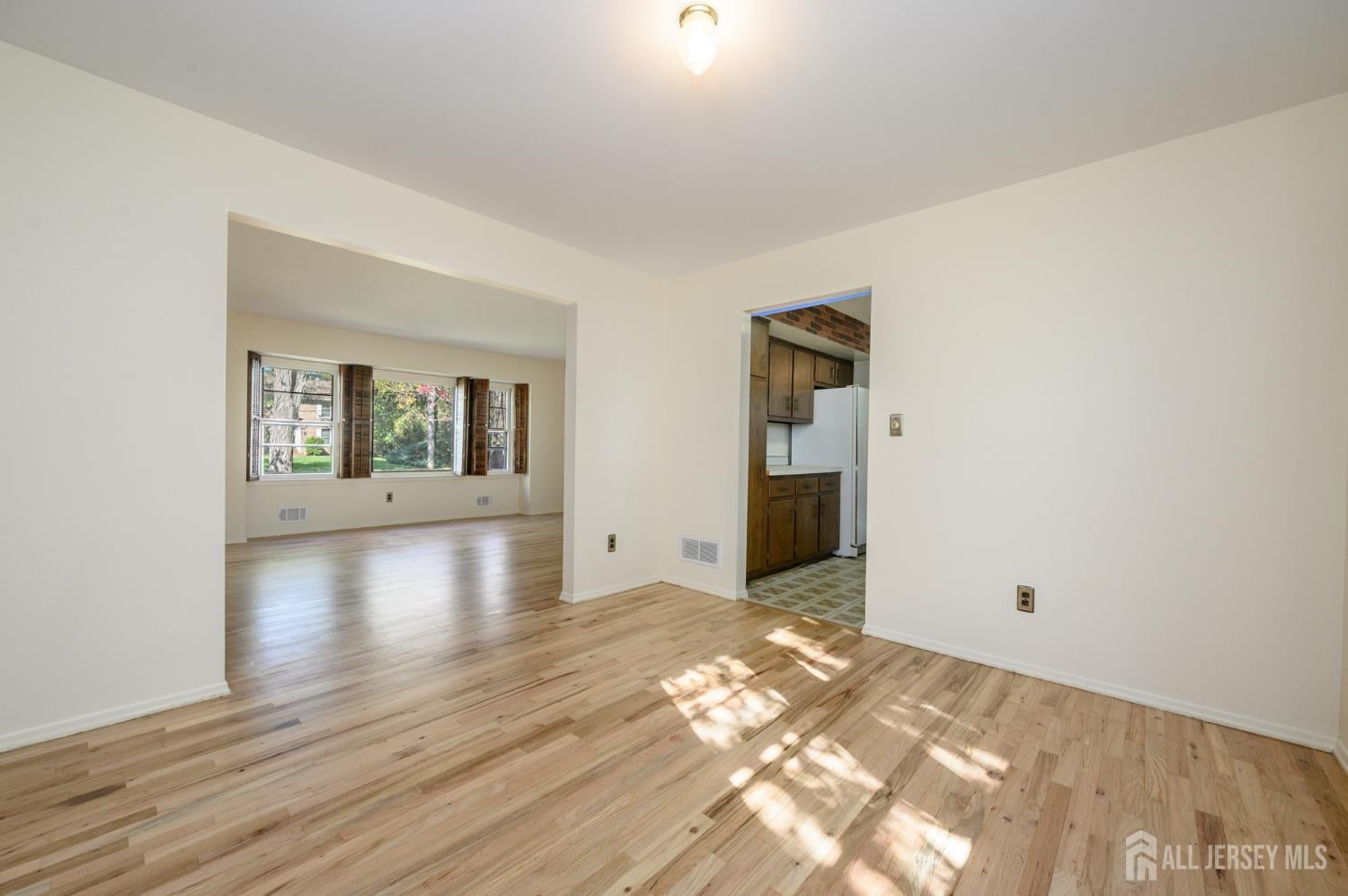 Edison, New Jersey, 08820, United States, 4 Bedrooms Bedrooms, ,3 BathroomsBathrooms,Residential,Active,1969637