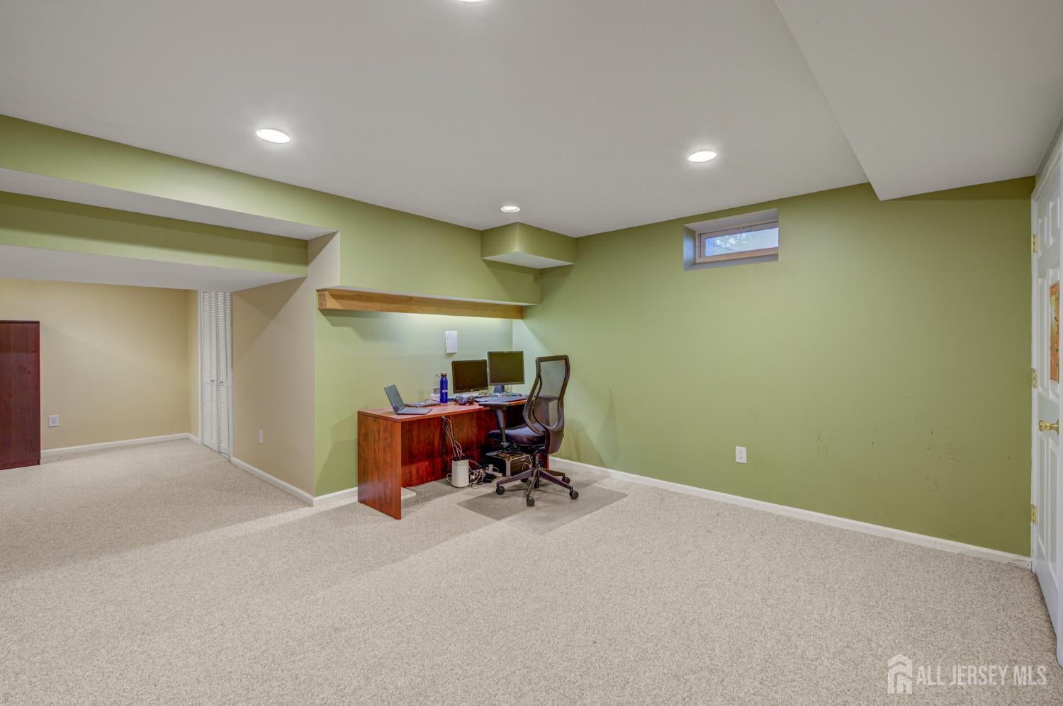 Plainsboro, New Jersey, 08536, United States, 5 Bedrooms Bedrooms, ,4 BathroomsBathrooms,Residential,Contingent,1993683