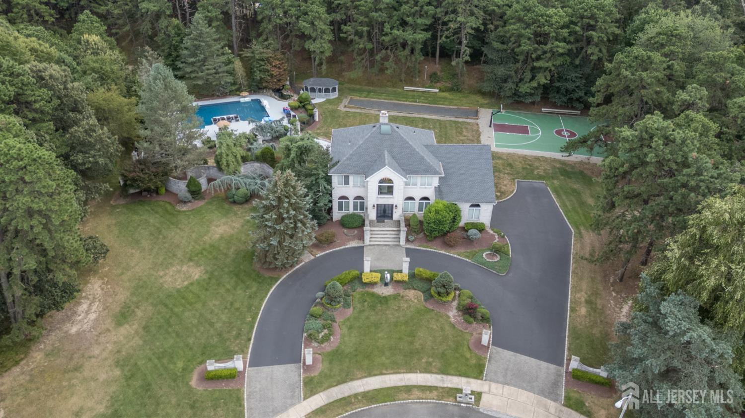Manalapan, New Jersey, 07726, United States, 6 Bedrooms Bedrooms, ,4 BathroomsBathrooms,Residential,Active,1929408