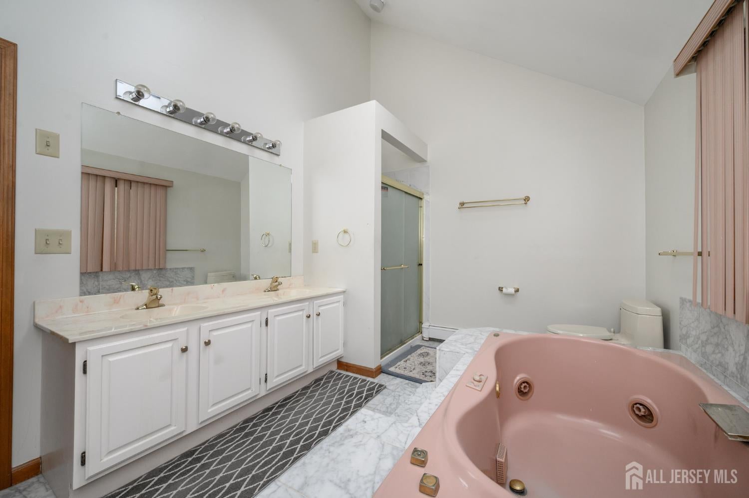 South Brunswick, New Jersey, 08852, United States, 5 Bedrooms Bedrooms, ,6 BathroomsBathrooms,Residential,Active,1987203