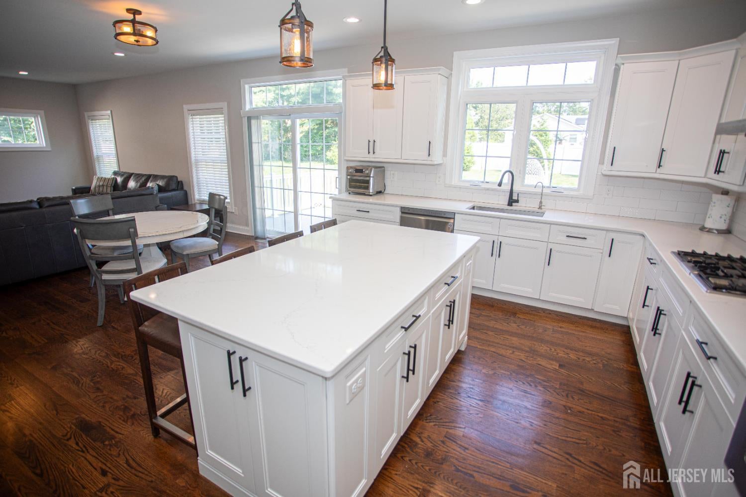 East Brunswick, New Jersey, 08816, United States, 5 Bedrooms Bedrooms, ,4 BathroomsBathrooms,Residential,Active,1899930