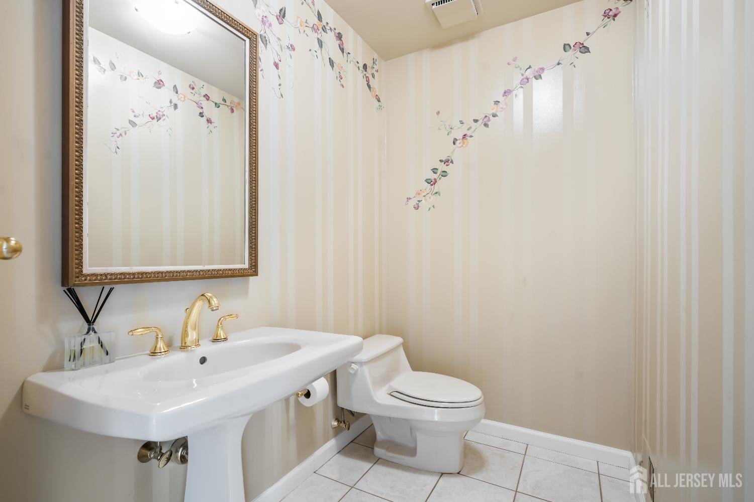 East Brunswick, New Jersey, 08816, United States, 6 Bedrooms Bedrooms, ,7 BathroomsBathrooms,Residential,Active,2007112