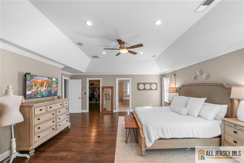 Colonia, New Jersey, 07067, United States, 5 Bedrooms Bedrooms, ,5 BathroomsBathrooms,Residential,Active,2006831