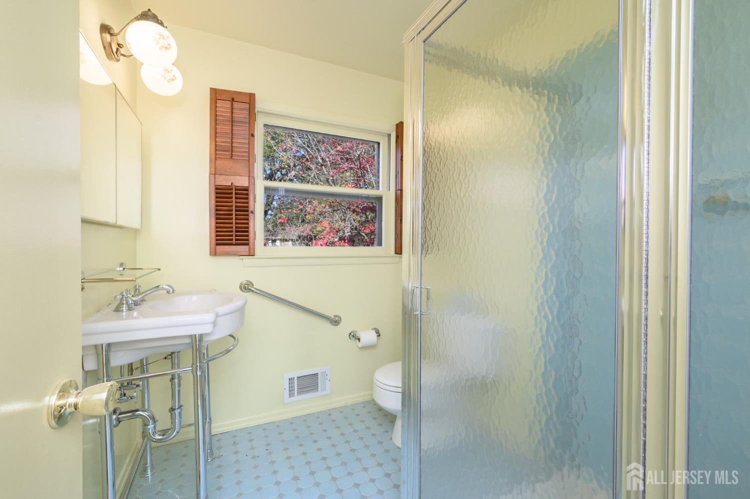 Edison, New Jersey, 08820, United States, 4 Bedrooms Bedrooms, ,3 BathroomsBathrooms,Residential,Active,1969637