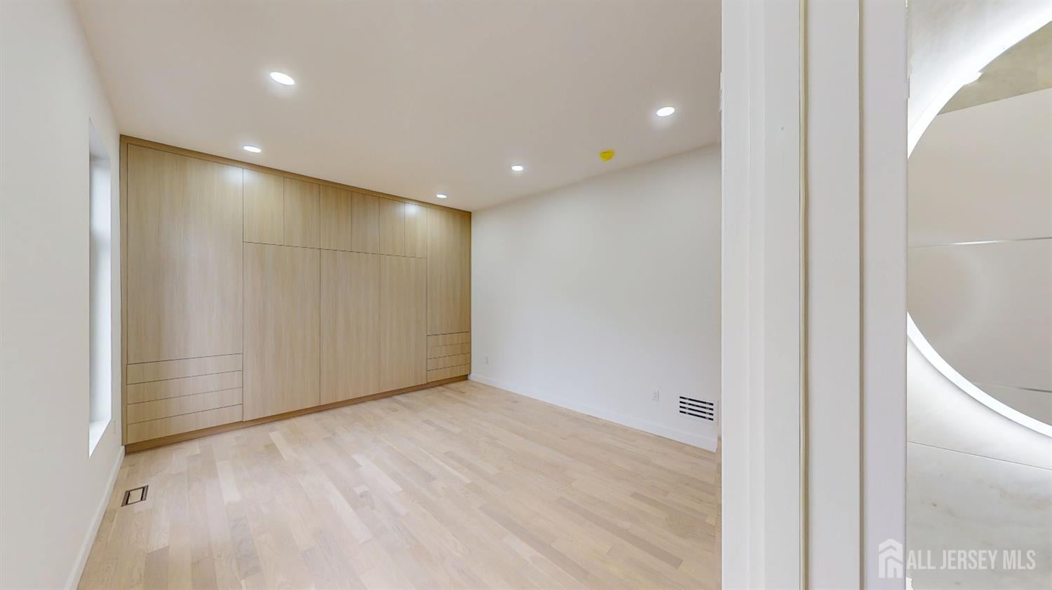 Marlboro, New Jersey, 07746, United States, 5 Bedrooms Bedrooms, ,5 BathroomsBathrooms,Residential,Active,2001343