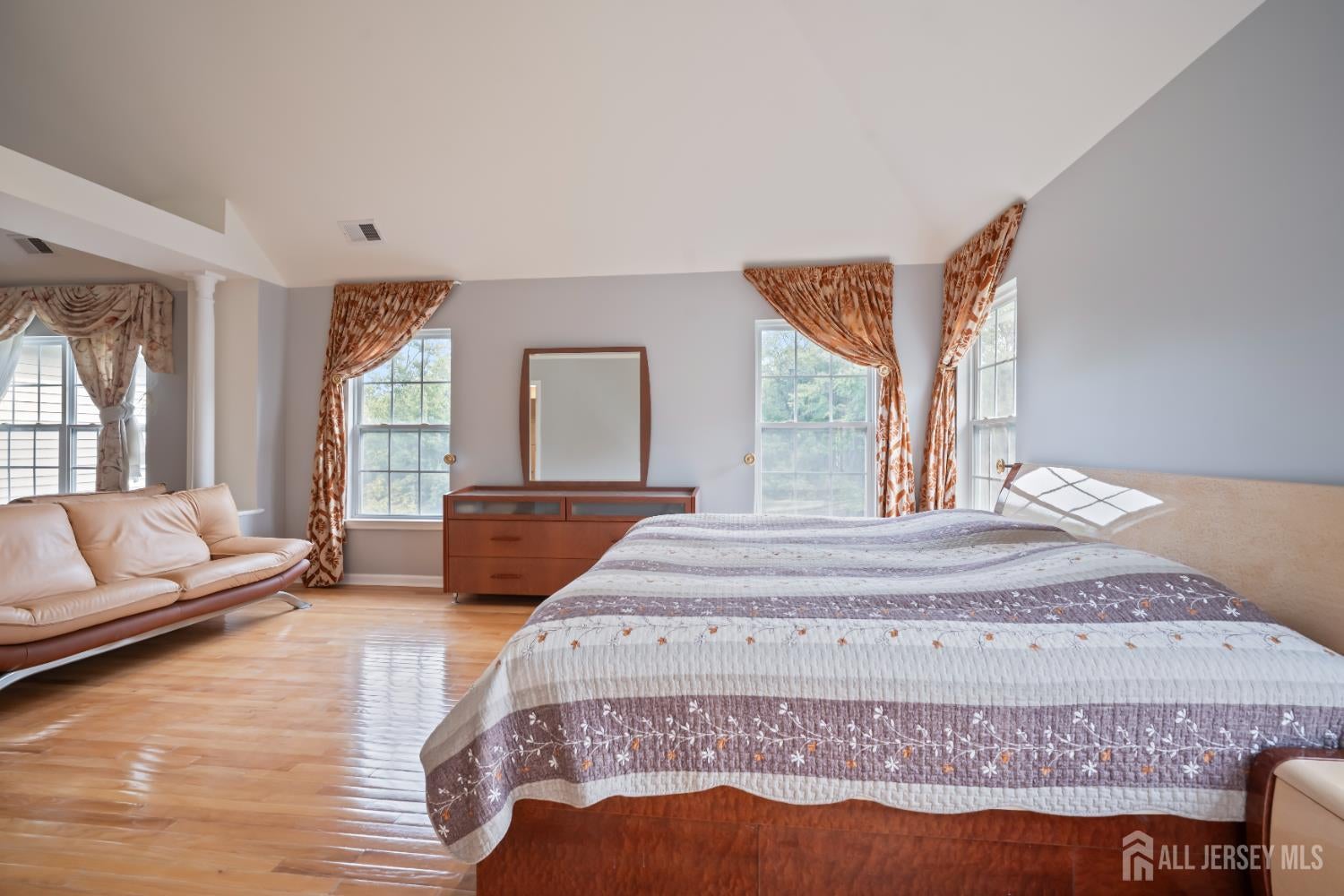 East Brunswick, New Jersey, 08816, United States, 5 Bedrooms Bedrooms, ,3 BathroomsBathrooms,Residential,Active,1953373