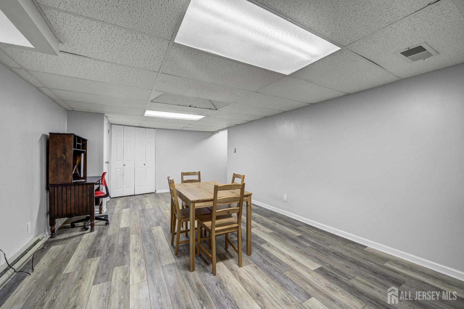 Plainsboro, New Jersey, 08536, United States, 5 Bedrooms Bedrooms, ,3 BathroomsBathrooms,Residential,Contingent,1993625