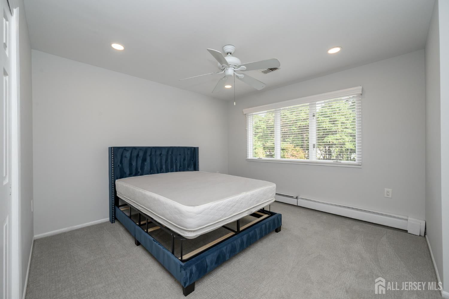 Manalapan, New Jersey, 07726, United States, 6 Bedrooms Bedrooms, ,4 BathroomsBathrooms,Residential,Active,1929408