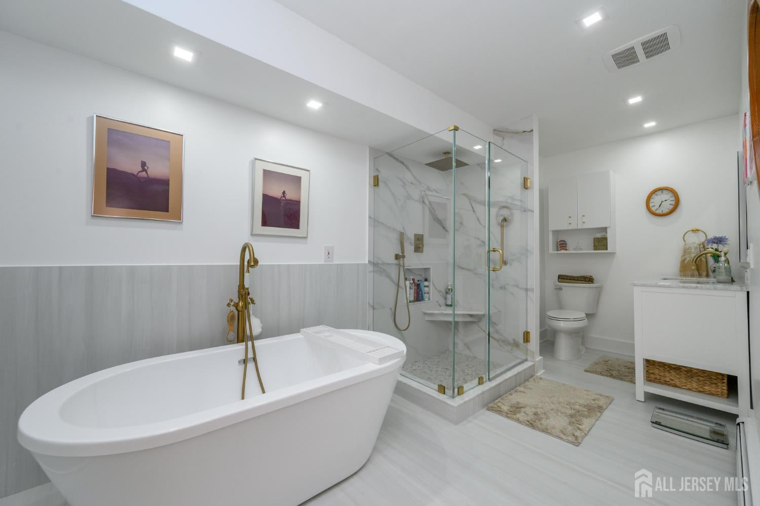 Holmdel, New Jersey, 07733, United States, 4 Bedrooms Bedrooms, ,3 BathroomsBathrooms,Residential,Active,1962178