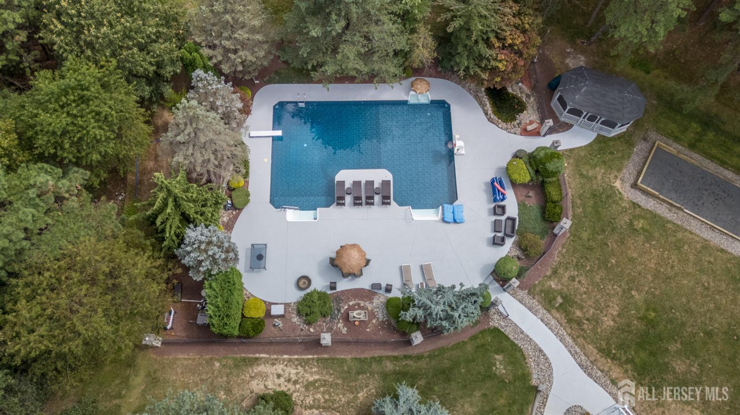 Manalapan, New Jersey, 07726, United States, 6 Bedrooms Bedrooms, ,4 BathroomsBathrooms,Residential,Active,1929408