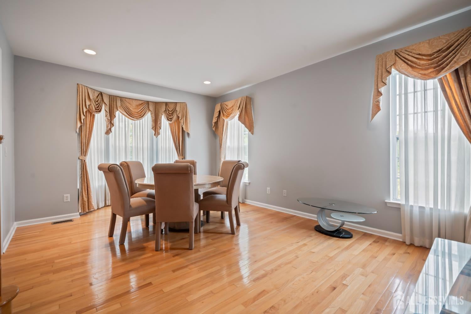 East Brunswick, New Jersey, 08816, United States, 5 Bedrooms Bedrooms, ,3 BathroomsBathrooms,Residential,Active,1953373