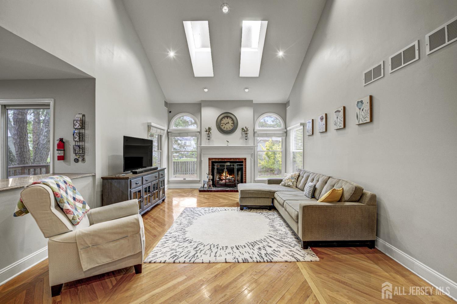 Plainsboro, New Jersey, 08536, United States, 5 Bedrooms Bedrooms, ,3 BathroomsBathrooms,Residential,Contingent,1993625