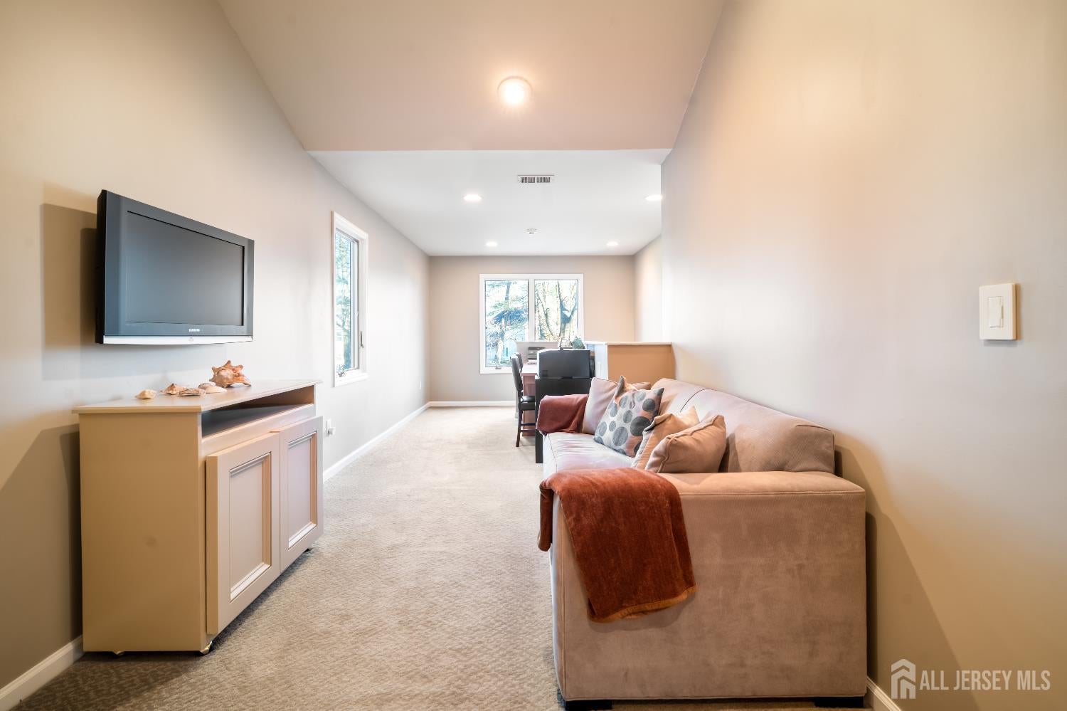 East Brunswick, New Jersey, 08816, United States, 6 Bedrooms Bedrooms, ,7 BathroomsBathrooms,Residential,Active,2007112