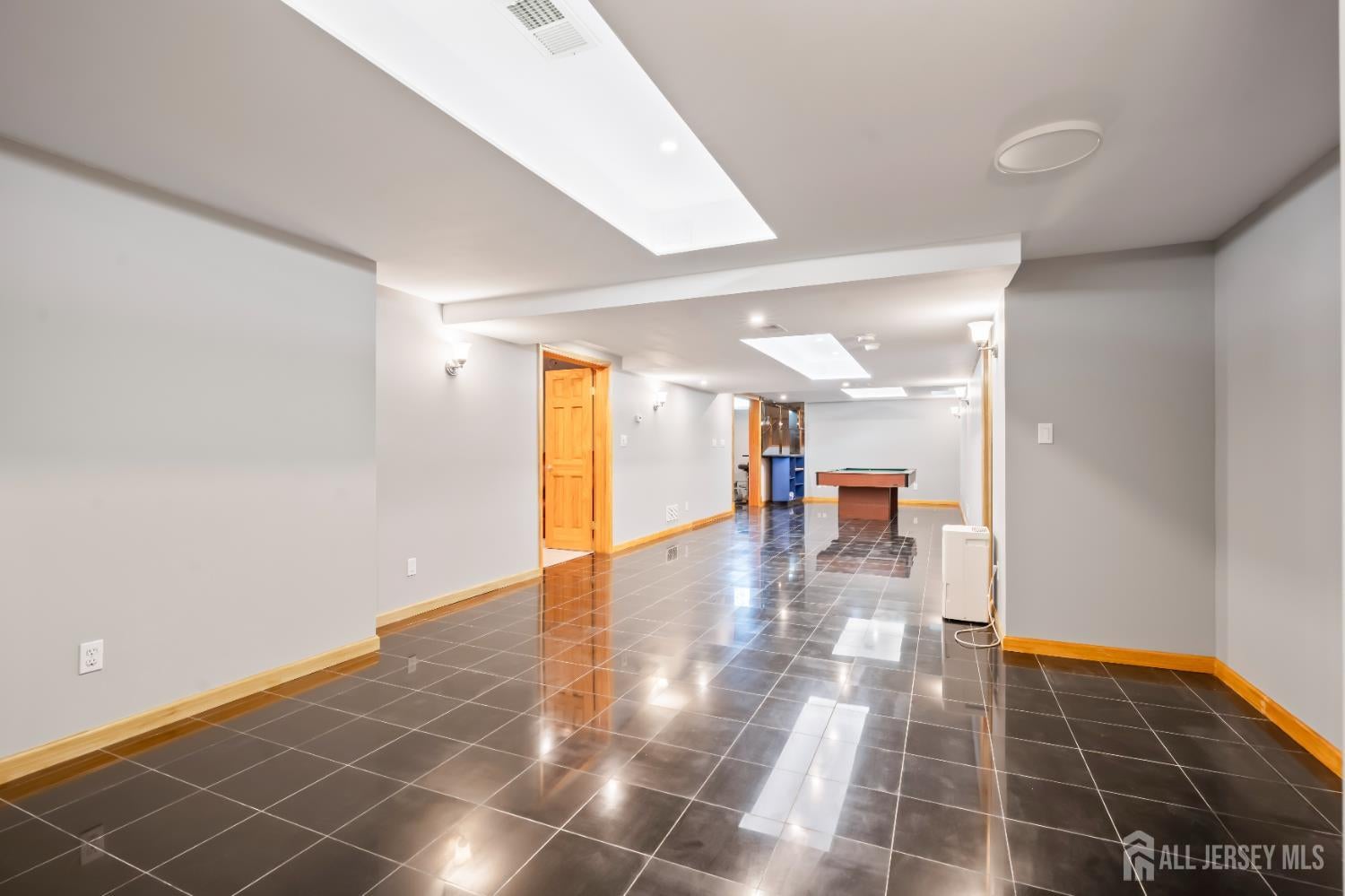 East Brunswick, New Jersey, 08816, United States, 5 Bedrooms Bedrooms, ,3 BathroomsBathrooms,Residential,Active,1953373