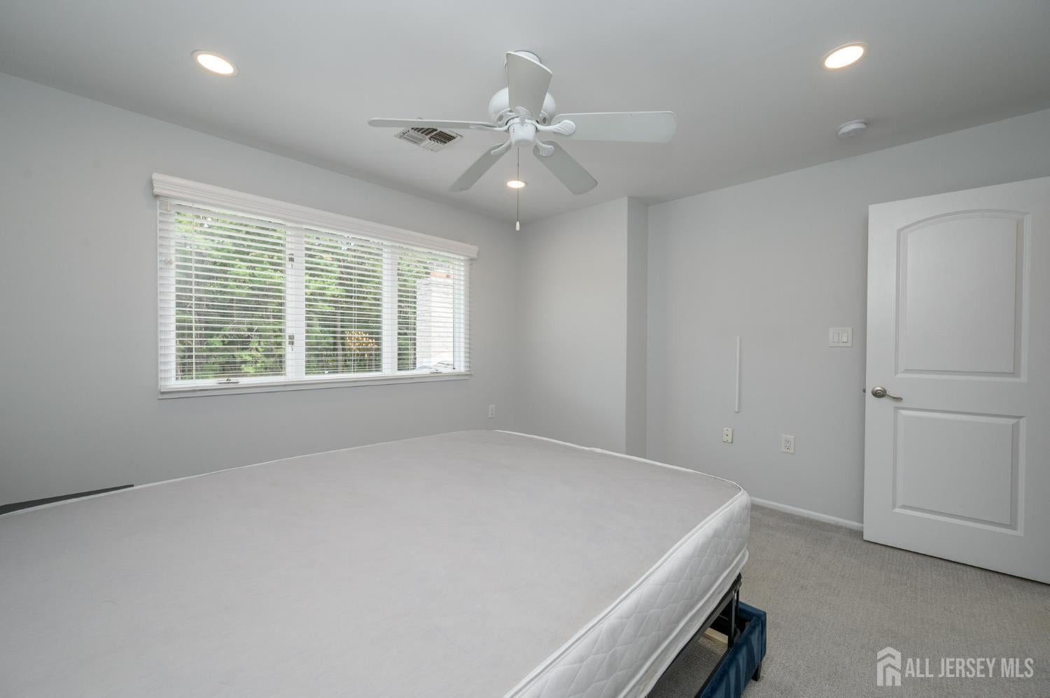 Manalapan, New Jersey, 07726, United States, 6 Bedrooms Bedrooms, ,4 BathroomsBathrooms,Residential,Active,1929408