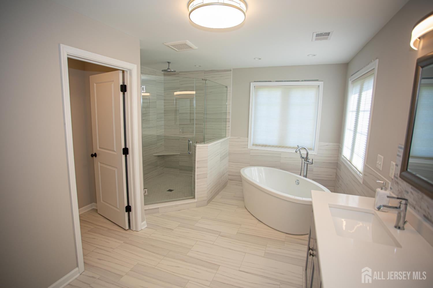 East Brunswick, New Jersey, 08816, United States, 5 Bedrooms Bedrooms, ,4 BathroomsBathrooms,Residential,Active,1899930