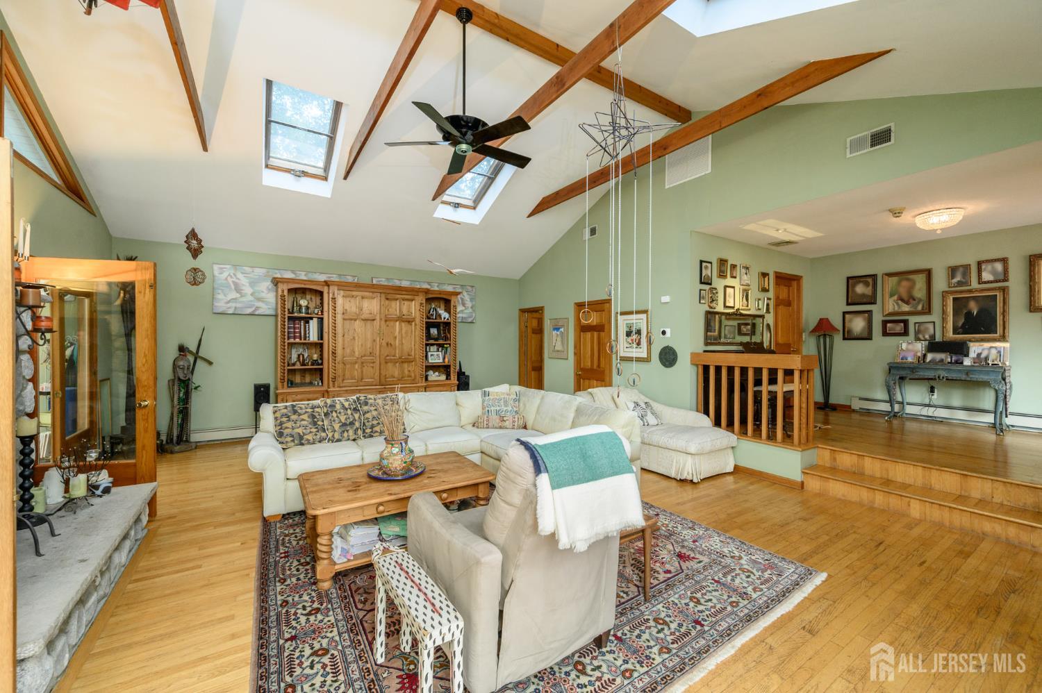 Holmdel, New Jersey, 07733, United States, 4 Bedrooms Bedrooms, ,3 BathroomsBathrooms,Residential,Active,1962178