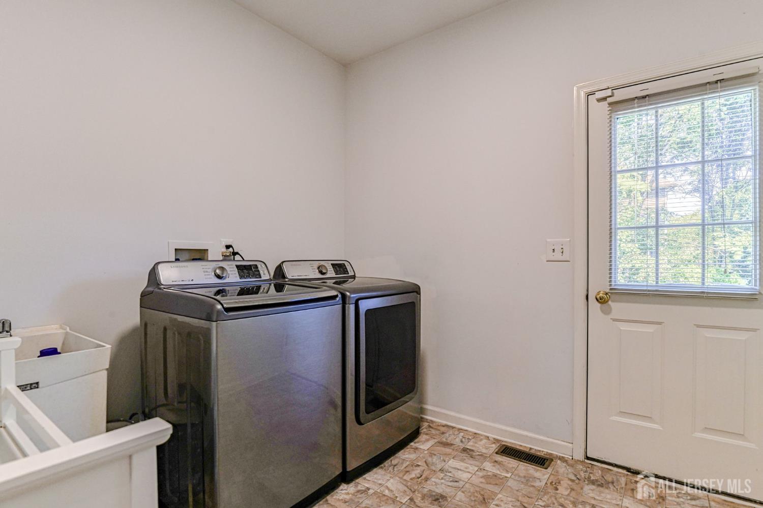 East Brunswick, New Jersey, 08816, United States, 4 Bedrooms Bedrooms, ,3 BathroomsBathrooms,Residential,Active,1877769