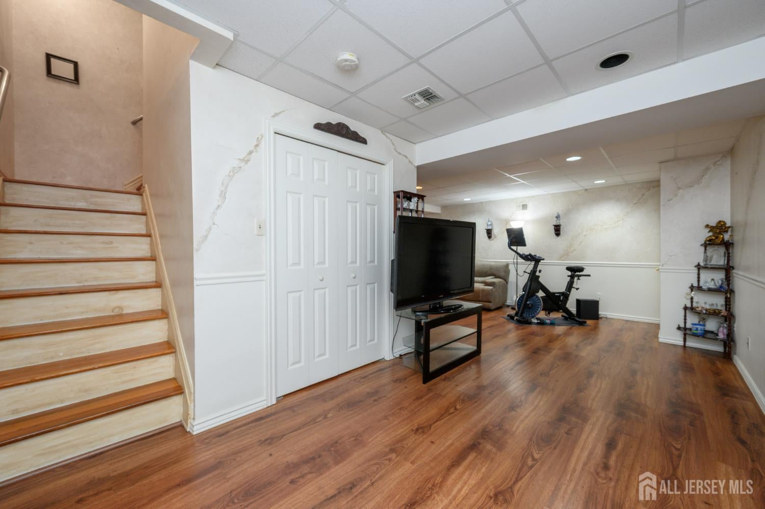 Manalapan, New Jersey, 07726, United States, 6 Bedrooms Bedrooms, ,4 BathroomsBathrooms,Residential,Active,1929408