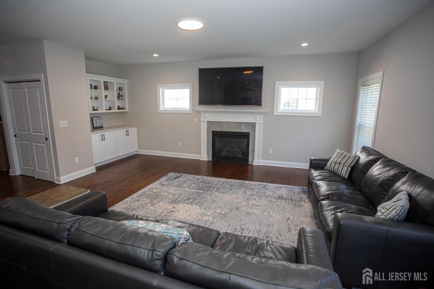 East Brunswick, New Jersey, 08816, United States, 5 Bedrooms Bedrooms, ,4 BathroomsBathrooms,Residential,Active,1899930