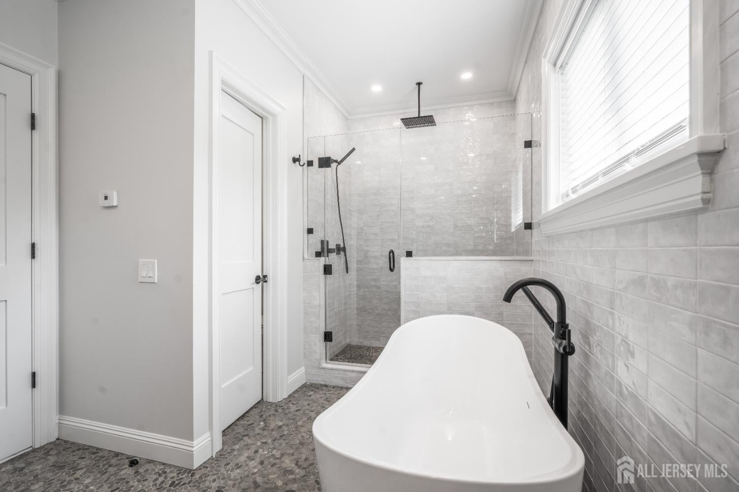 East Brunswick, New Jersey, 08816, United States, 5 Bedrooms Bedrooms, ,6 BathroomsBathrooms,Residential,Active,1946514