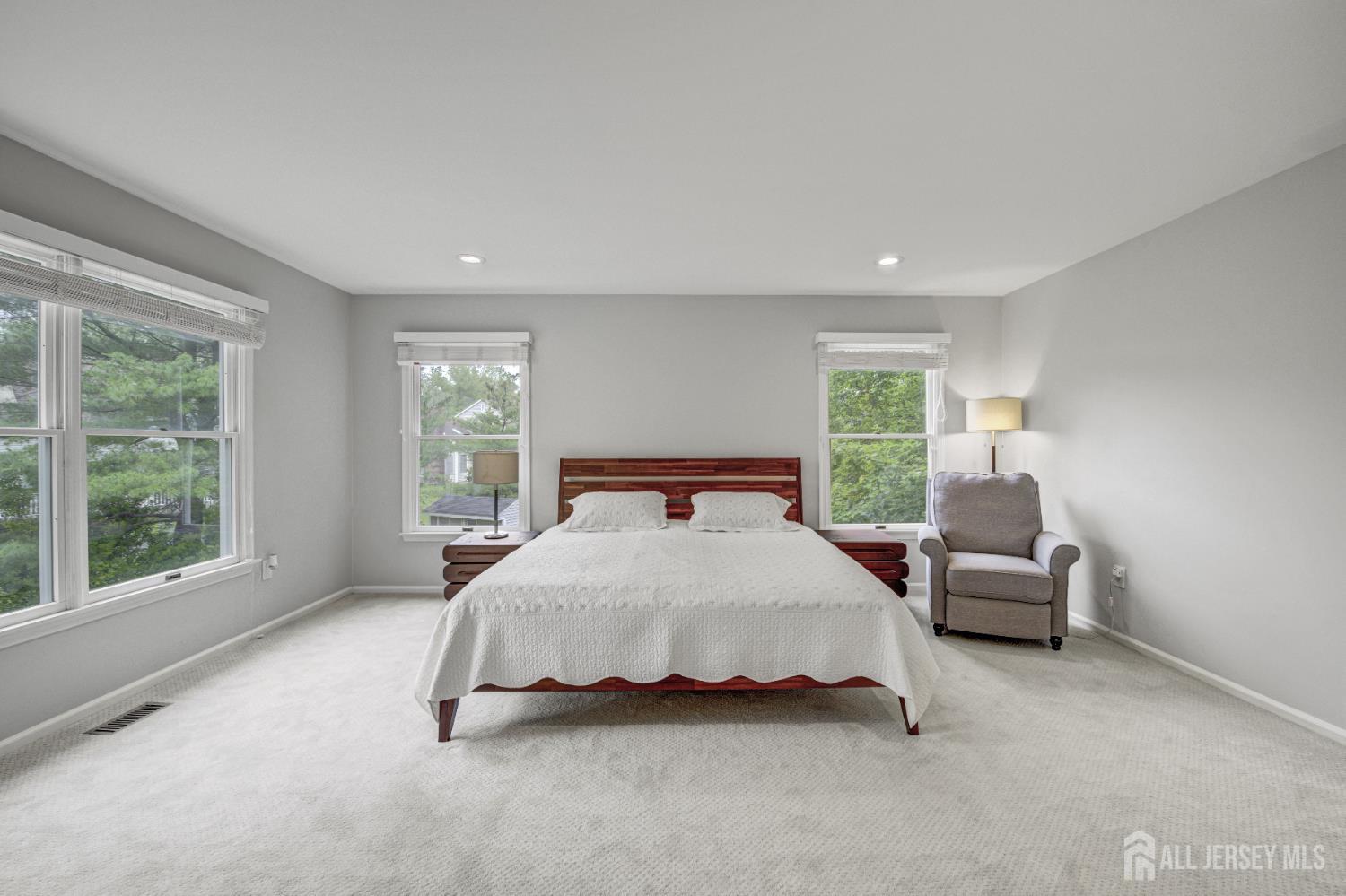 Plainsboro, New Jersey, 08536, United States, 5 Bedrooms Bedrooms, ,3 BathroomsBathrooms,Residential,Contingent,1993625