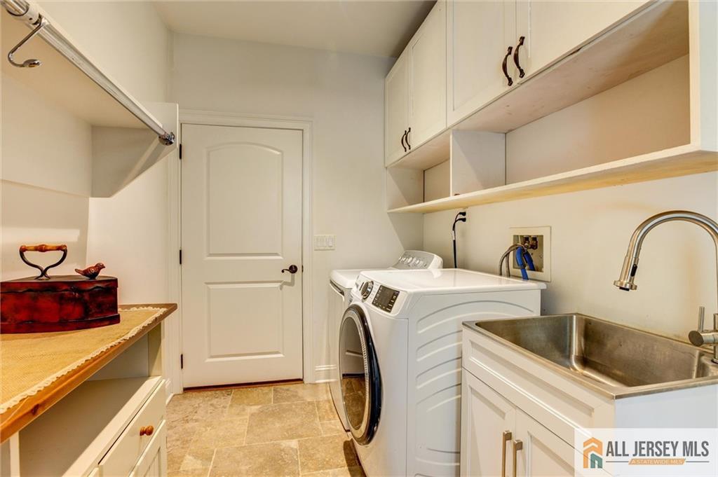 East Brunswick, New Jersey, 08816, United States, 5 Bedrooms Bedrooms, ,4 BathroomsBathrooms,Residential,Active,1953999