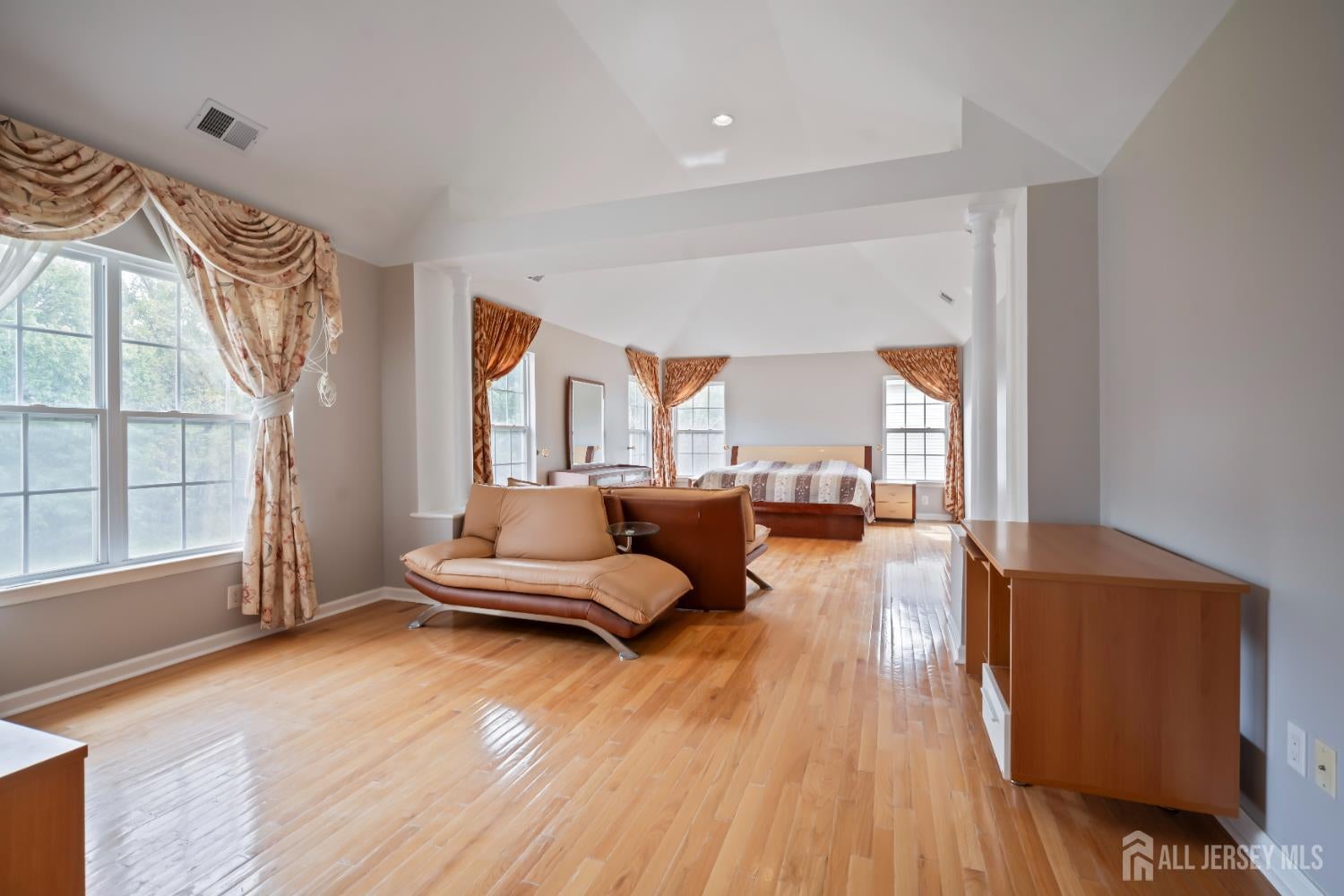 East Brunswick, New Jersey, 08816, United States, 5 Bedrooms Bedrooms, ,3 BathroomsBathrooms,Residential,Active,1953373