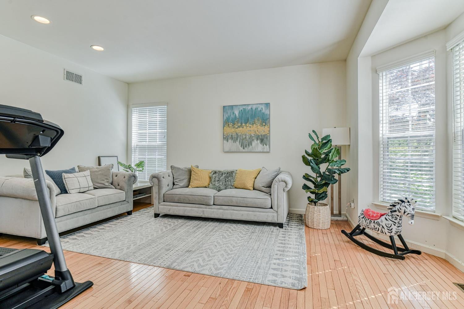 East Brunswick, New Jersey, 08816, United States, 4 Bedrooms Bedrooms, ,3 BathroomsBathrooms,Residential,Active,1877769