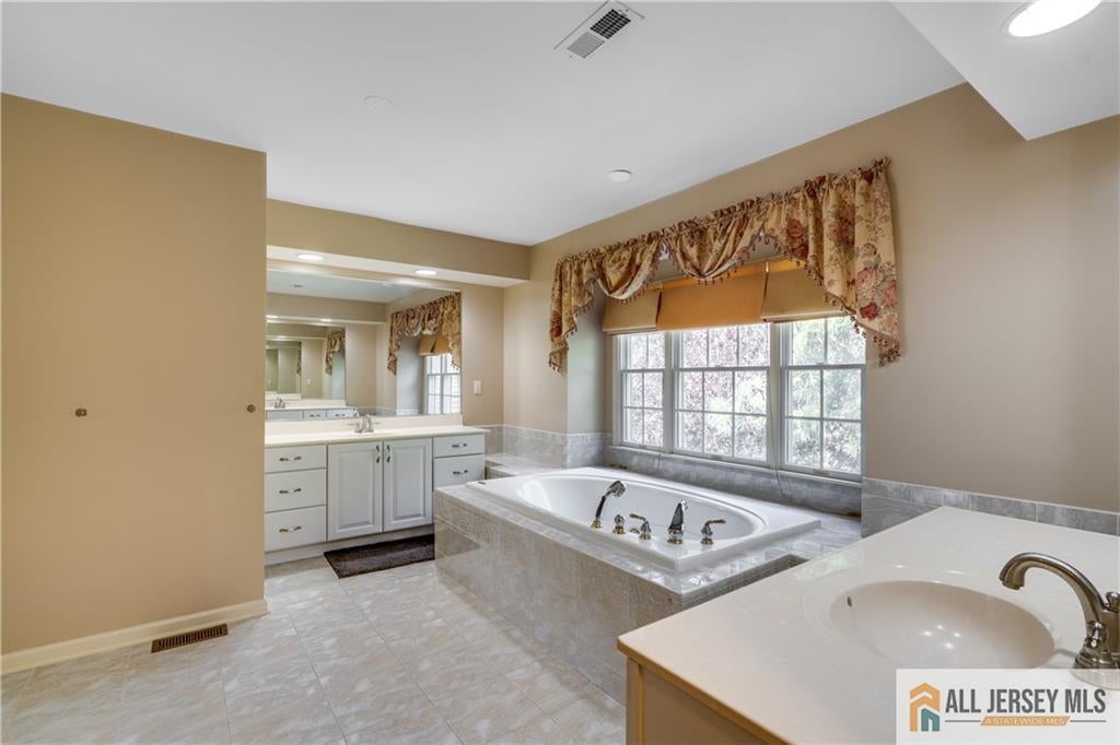 Marlboro, New Jersey, 07746, United States, 5 Bedrooms Bedrooms, ,5 BathroomsBathrooms,Residential,Active,1985594