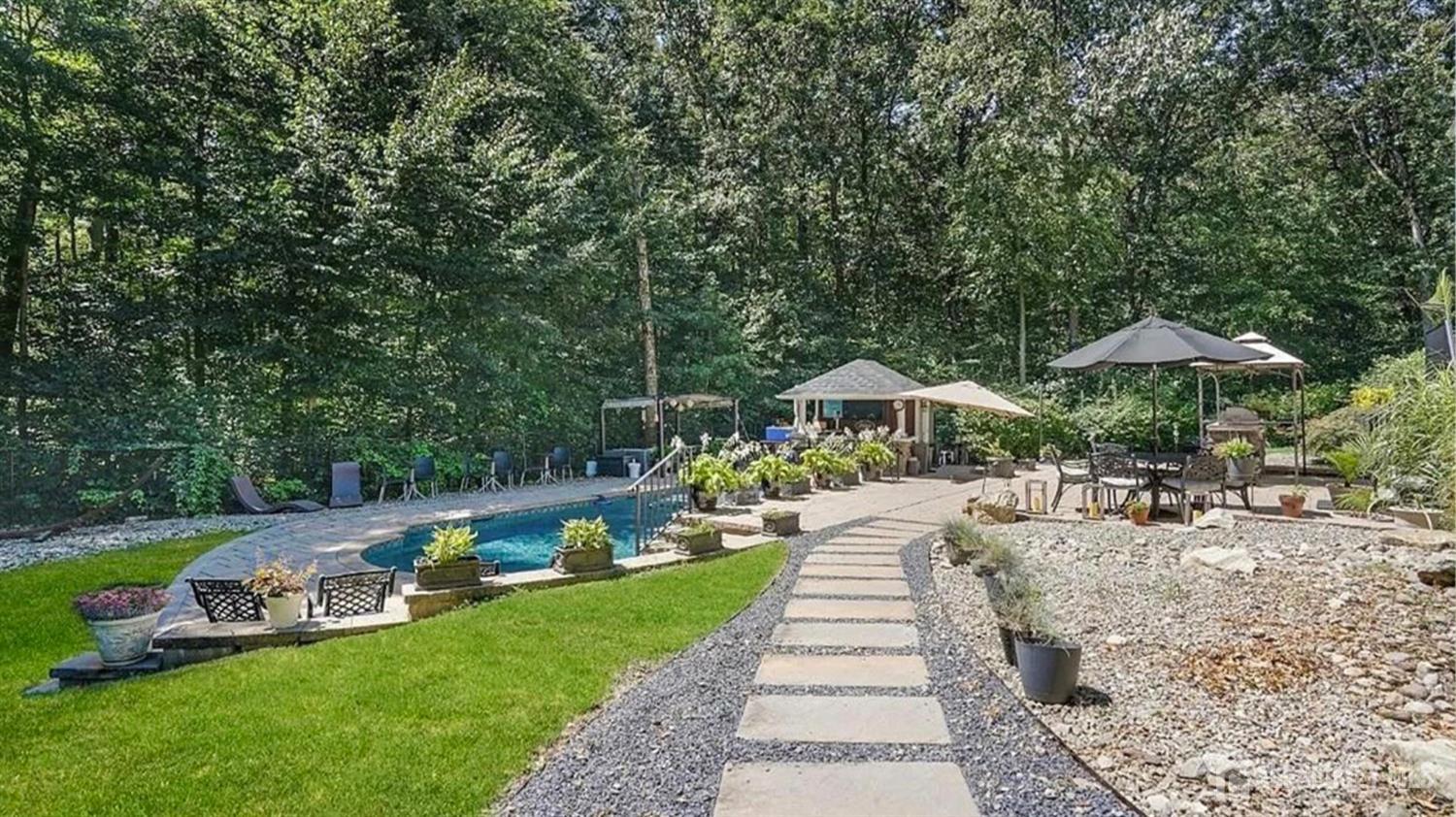 South Brunswick, New Jersey, 08512, United States, 4 Bedrooms Bedrooms, ,4 BathroomsBathrooms,Residential,Active,1929449