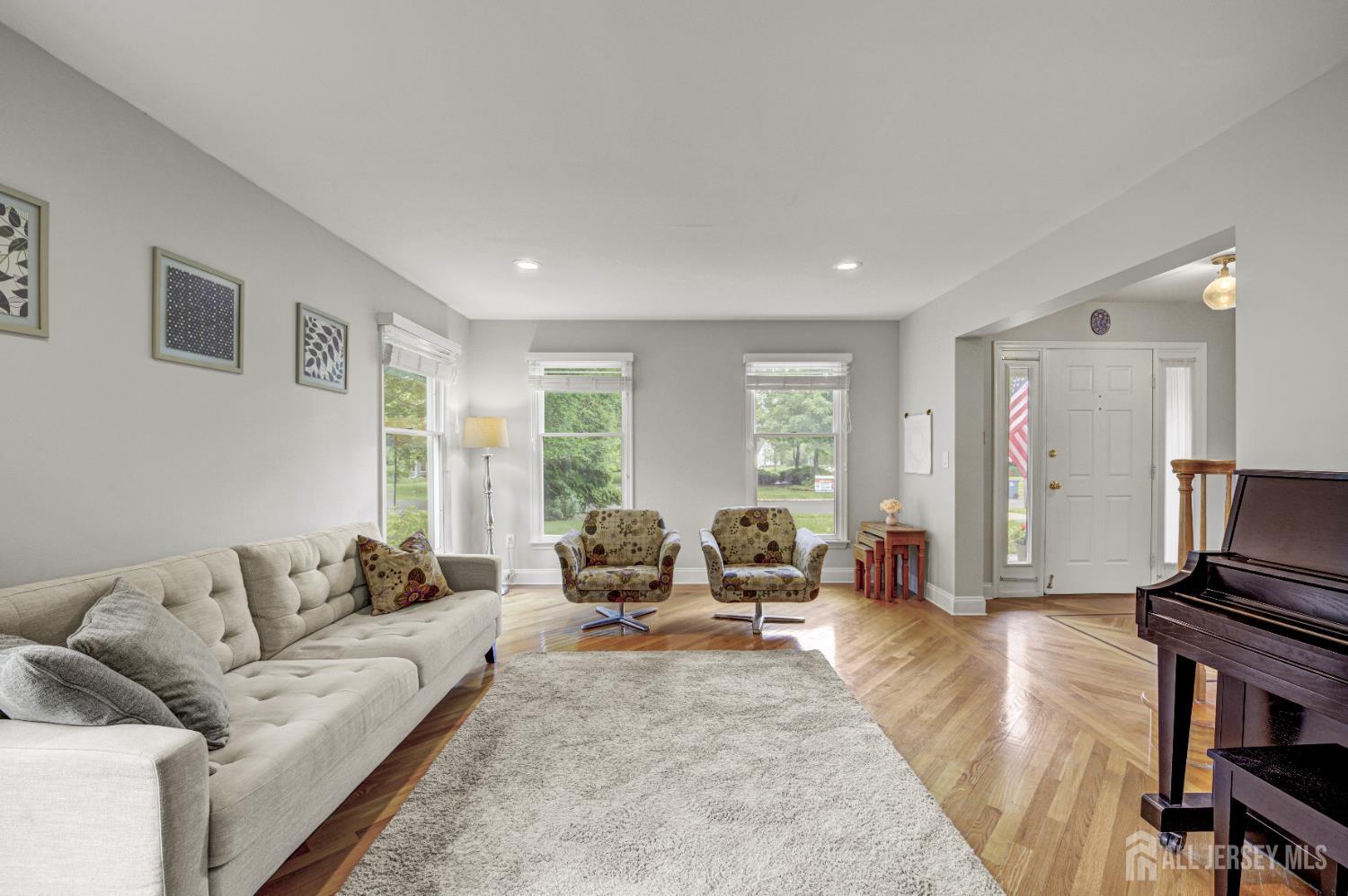 Plainsboro, New Jersey, 08536, United States, 5 Bedrooms Bedrooms, ,3 BathroomsBathrooms,Residential,Contingent,1993625