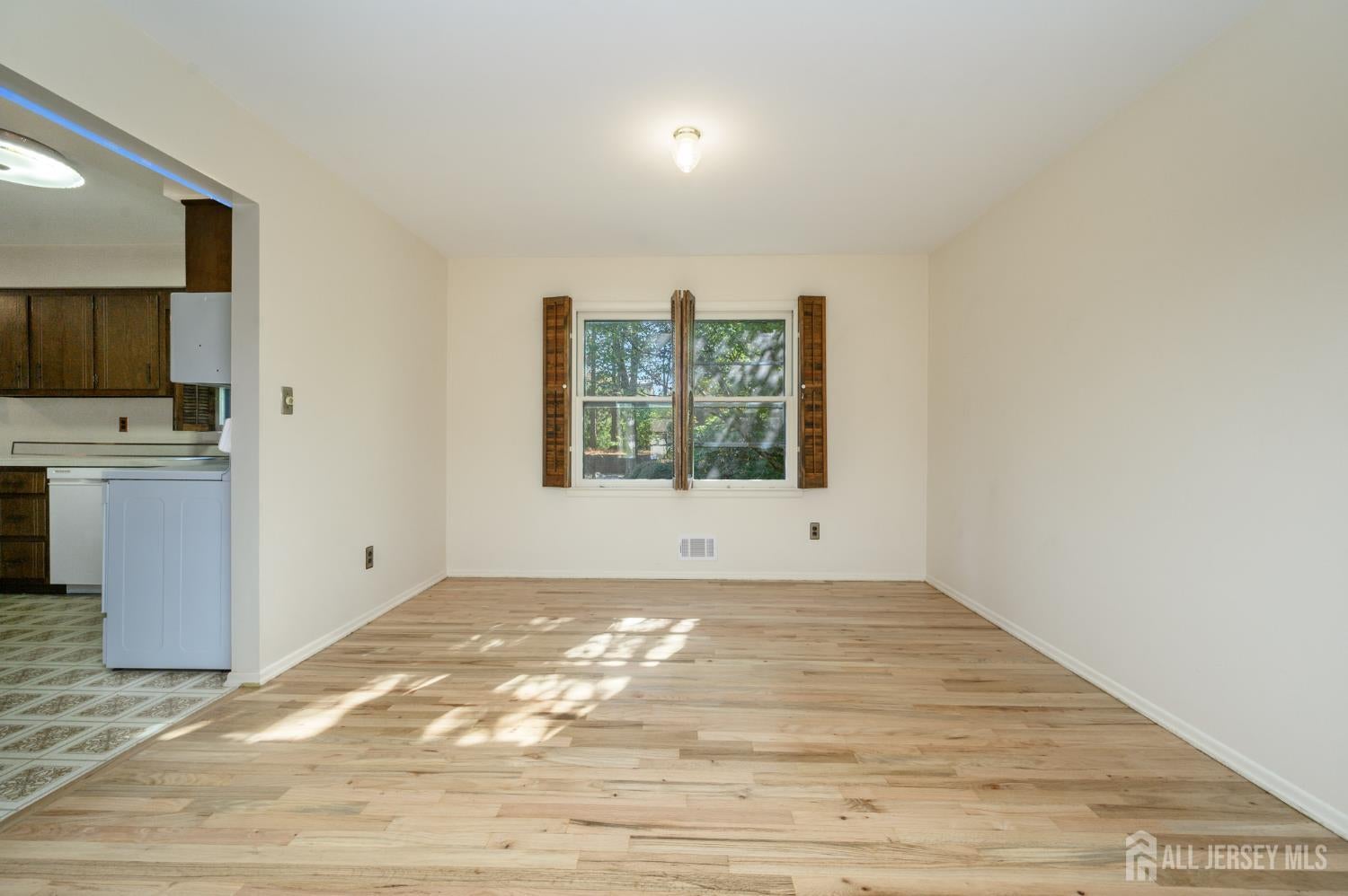 Edison, New Jersey, 08820, United States, 4 Bedrooms Bedrooms, ,3 BathroomsBathrooms,Residential,Active,1969637