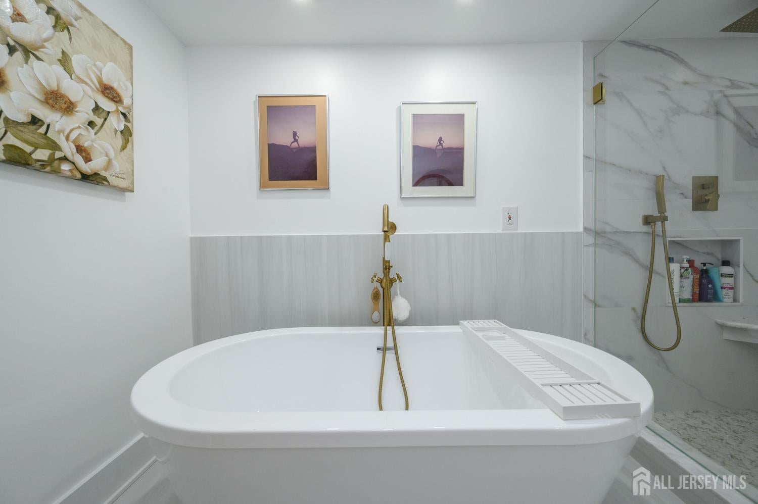 Holmdel, New Jersey, 07733, United States, 4 Bedrooms Bedrooms, ,3 BathroomsBathrooms,Residential,Active,1962178