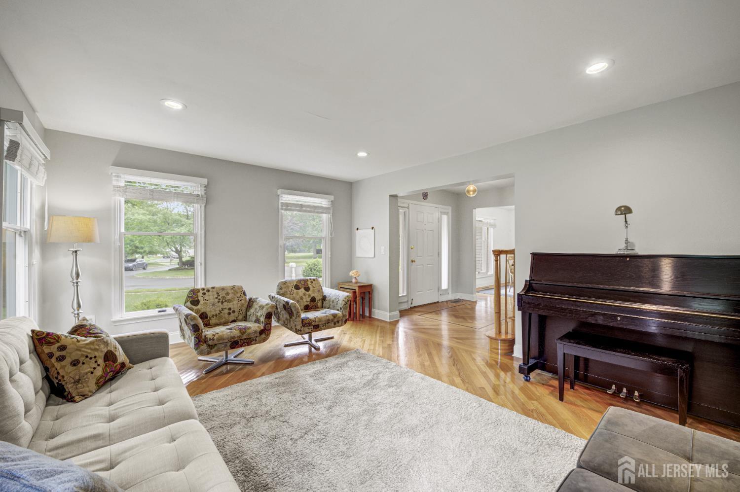 Plainsboro, New Jersey, 08536, United States, 5 Bedrooms Bedrooms, ,3 BathroomsBathrooms,Residential,Contingent,1993625