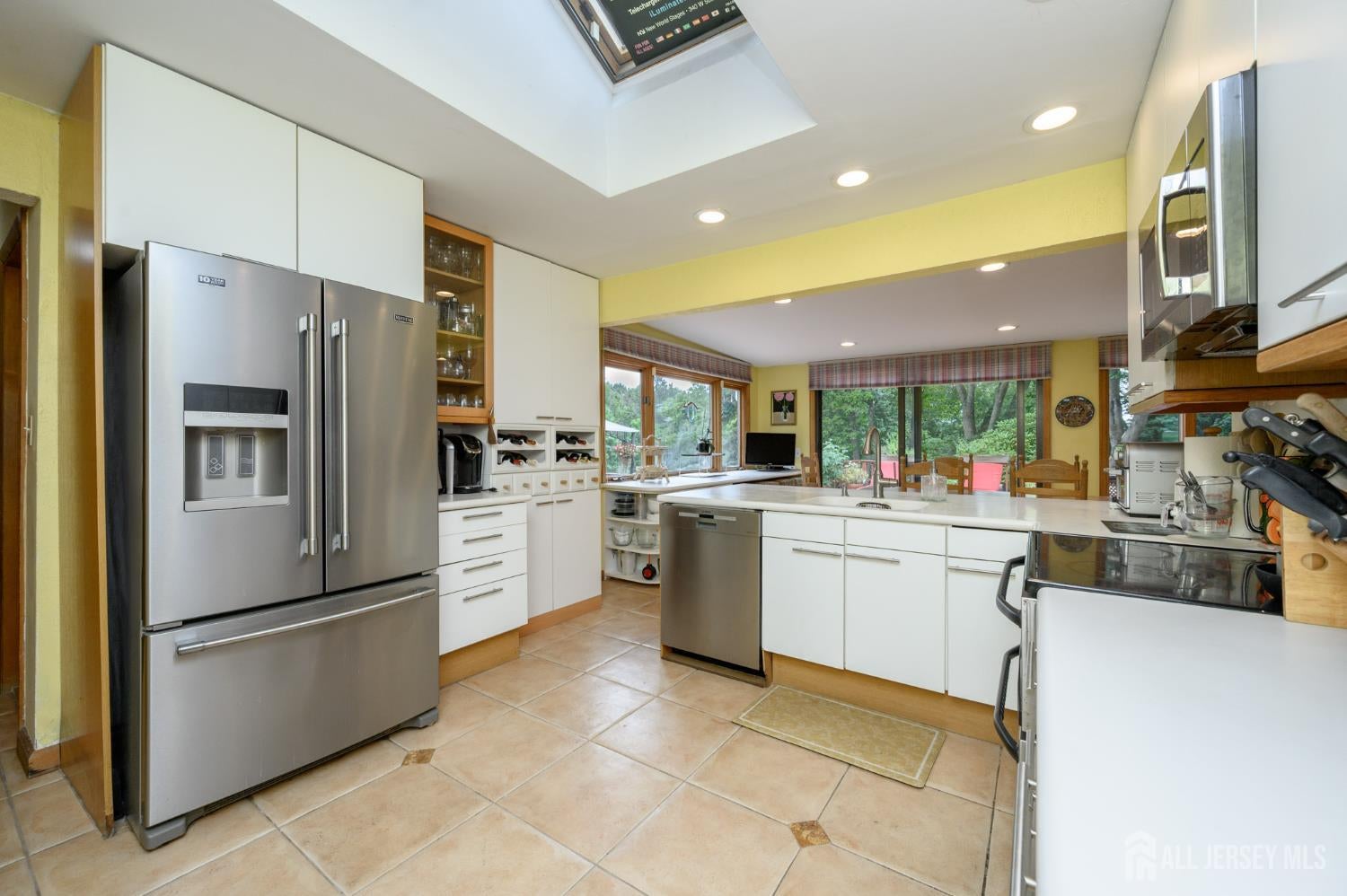 Holmdel, New Jersey, 07733, United States, 4 Bedrooms Bedrooms, ,3 BathroomsBathrooms,Residential,Active,1962178