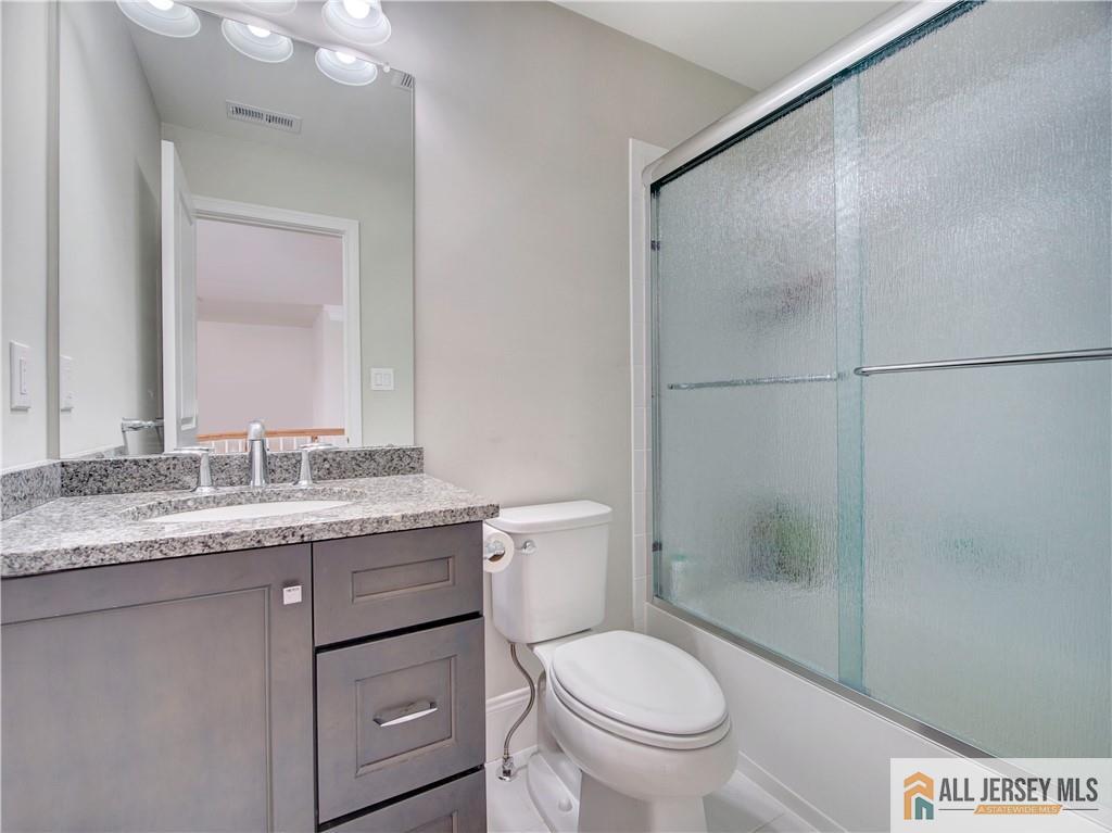 New Jersey, 07712, United States, 4 Bedrooms Bedrooms, ,4 BathroomsBathrooms,Residential,Active,1953685