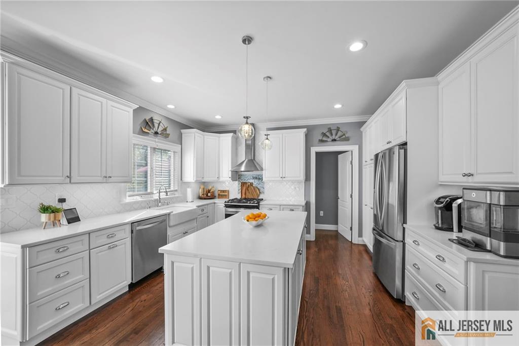 Colonia, New Jersey, 07067, United States, 5 Bedrooms Bedrooms, ,5 BathroomsBathrooms,Residential,Active,2006831