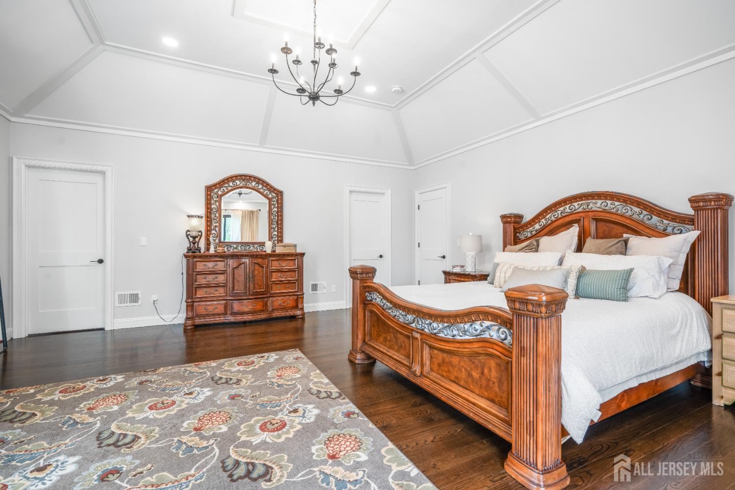 East Brunswick, New Jersey, 08816, United States, 5 Bedrooms Bedrooms, ,6 BathroomsBathrooms,Residential,Active,1946514