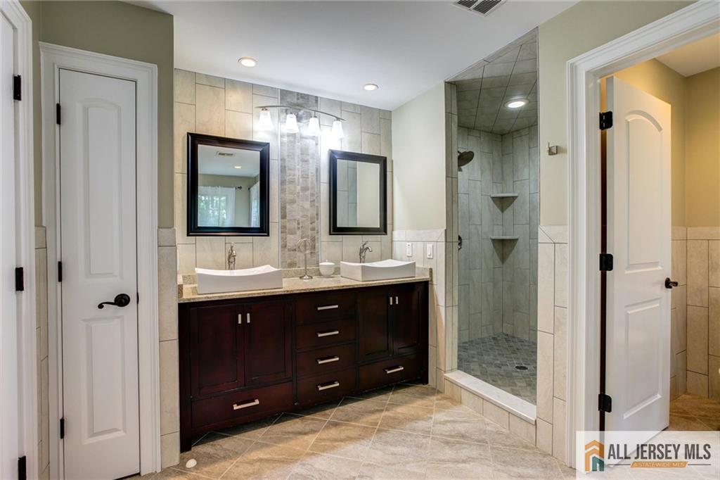 East Brunswick, New Jersey, 08816, United States, 5 Bedrooms Bedrooms, ,4 BathroomsBathrooms,Residential,Active,1953999