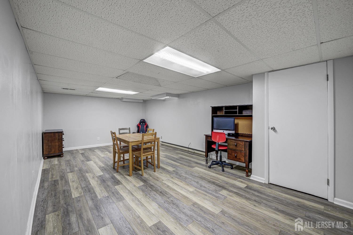 Plainsboro, New Jersey, 08536, United States, 5 Bedrooms Bedrooms, ,3 BathroomsBathrooms,Residential,Contingent,1993625