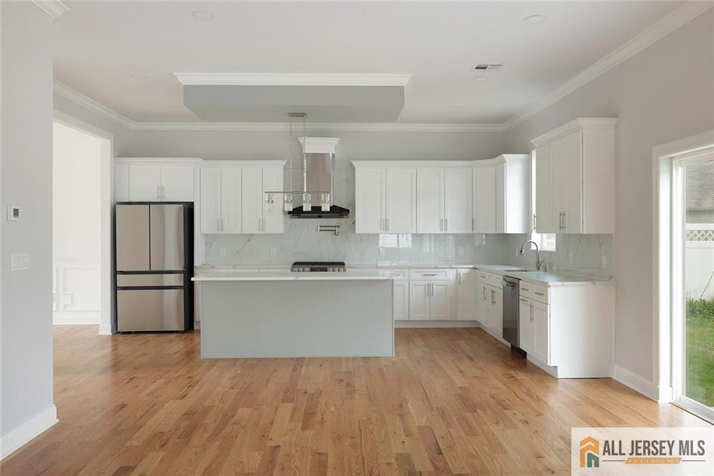 Edison, New Jersey, 08817, United States, 5 Bedrooms Bedrooms, ,4 BathroomsBathrooms,Residential,Active,1952281