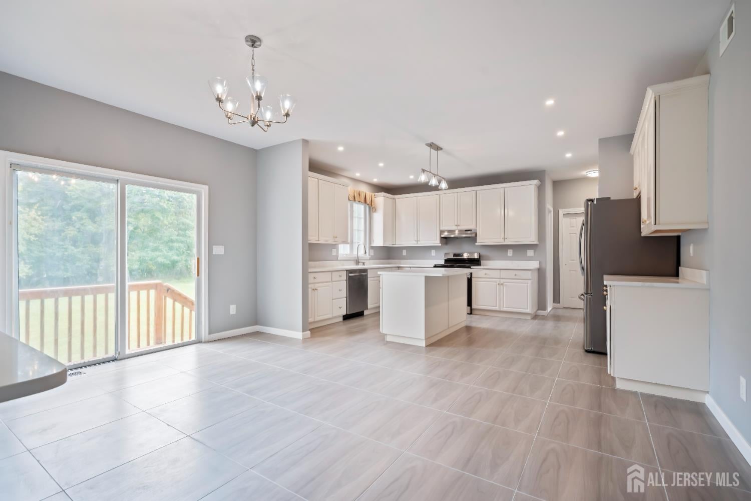 East Brunswick, New Jersey, 08816, United States, 5 Bedrooms Bedrooms, ,3 BathroomsBathrooms,Residential,Active,1953373