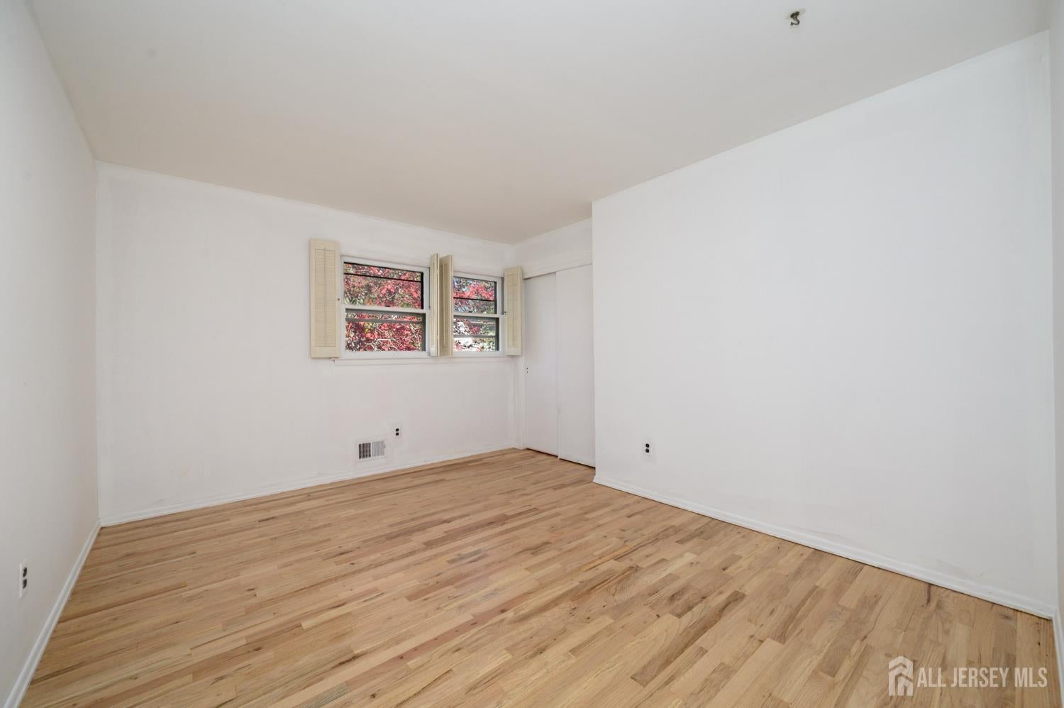 Edison, New Jersey, 08820, United States, 4 Bedrooms Bedrooms, ,3 BathroomsBathrooms,Residential,Active,1969637