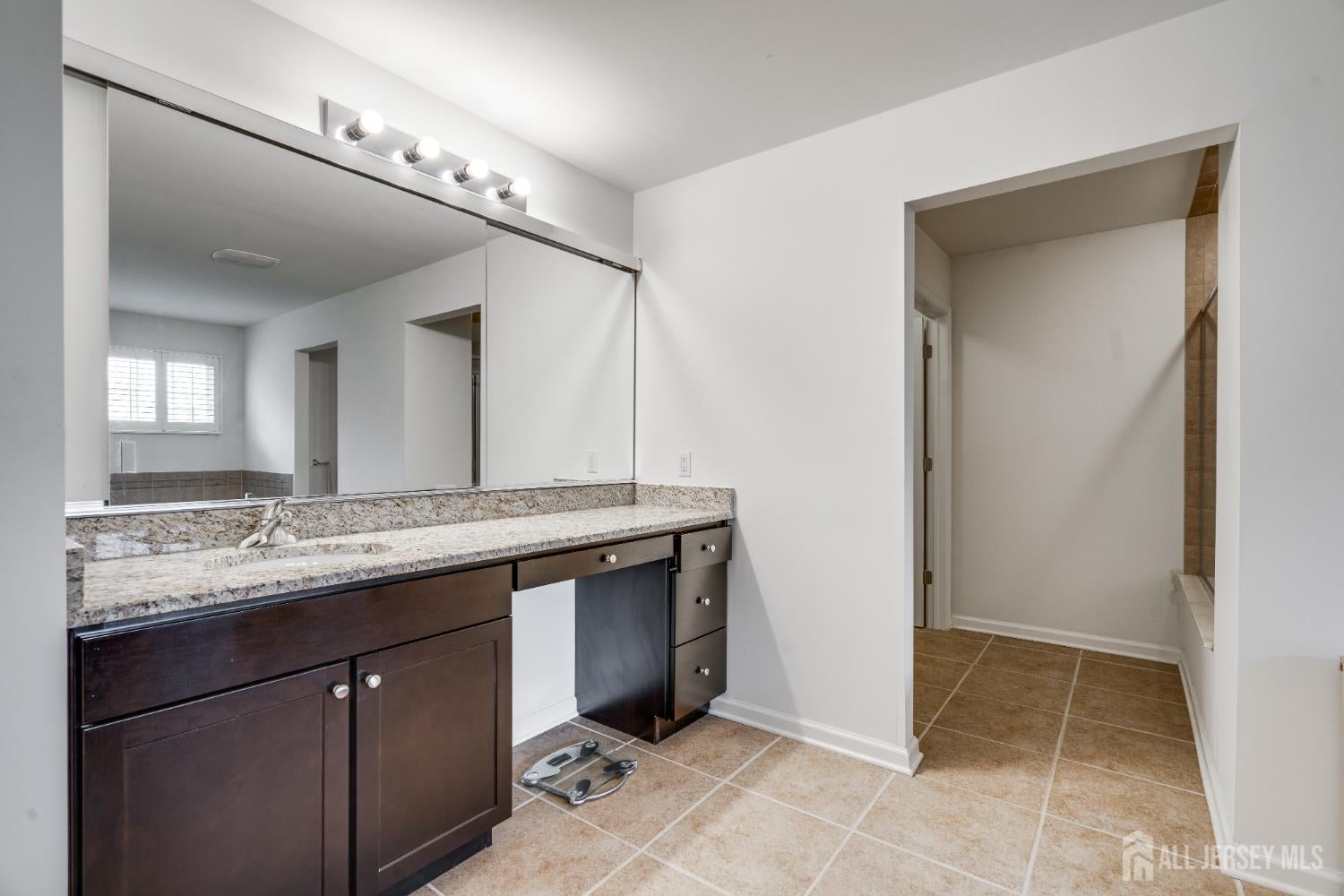 South Brunswick, New Jersey, 08816, United States, 5 Bedrooms Bedrooms, ,5 BathroomsBathrooms,Residential,Active,2009140