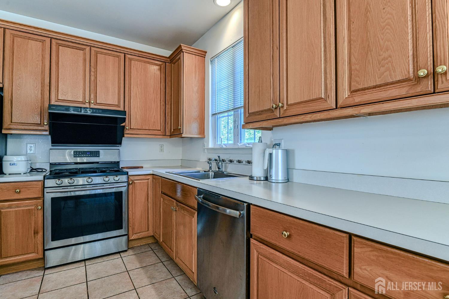East Brunswick, New Jersey, 08816, United States, 4 Bedrooms Bedrooms, ,3 BathroomsBathrooms,Residential,Active,1877769