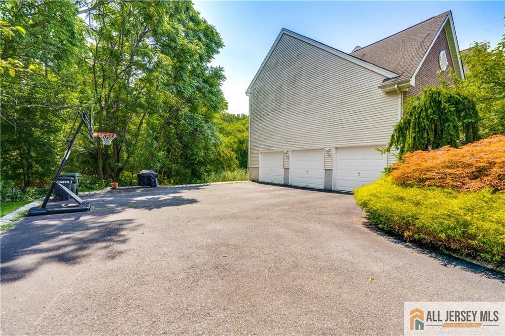 Marlboro, New Jersey, 07746, United States, 5 Bedrooms Bedrooms, ,5 BathroomsBathrooms,Residential,Active,1985594